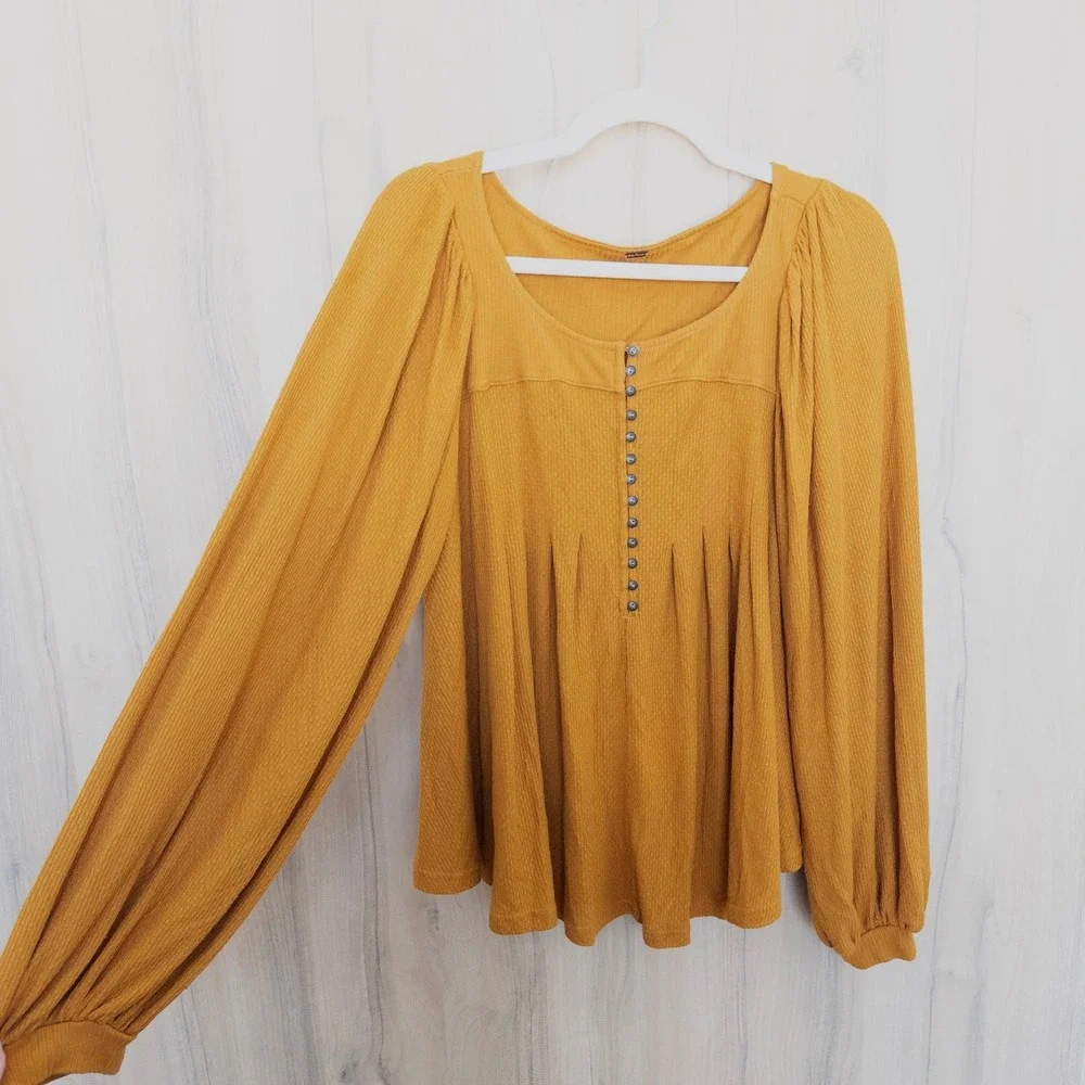 Free People features square